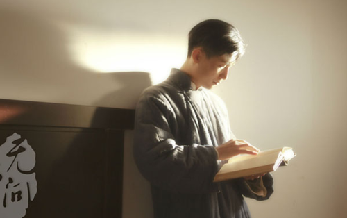 只問(wèn)敢勇，無(wú)問(wèn)西東